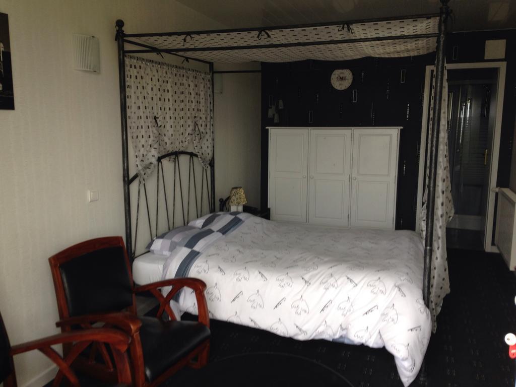 Hotel L'Epicurien Saint-Nicolas-de-Port Pokoj fotografie